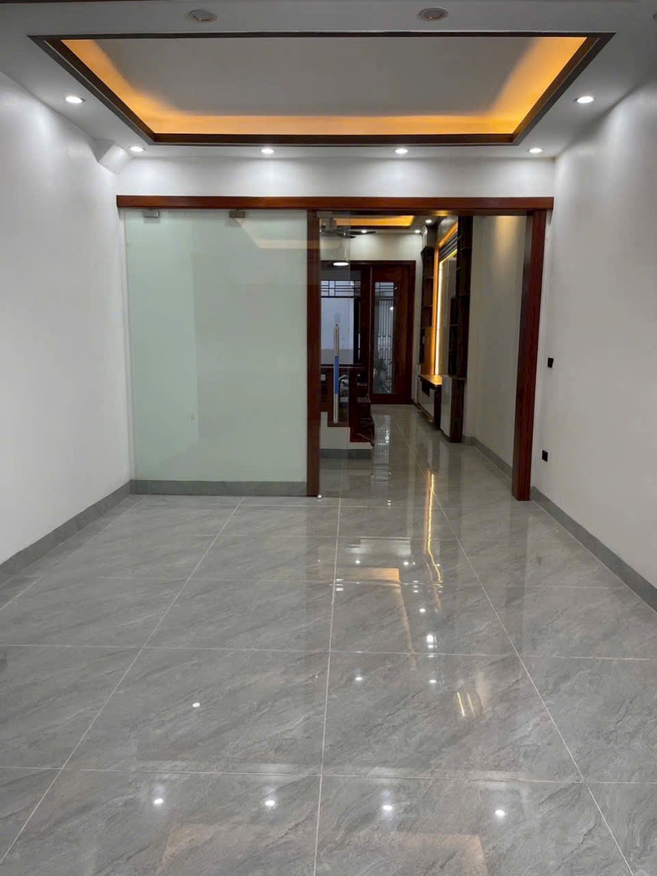 Bán căn nhà 3 tầng ngõ phố Bình Lộc, ph Tân Bình, TP HD, 80m2, 3 ngủ, sân cổng, chỉ 3.6x tỷ 6