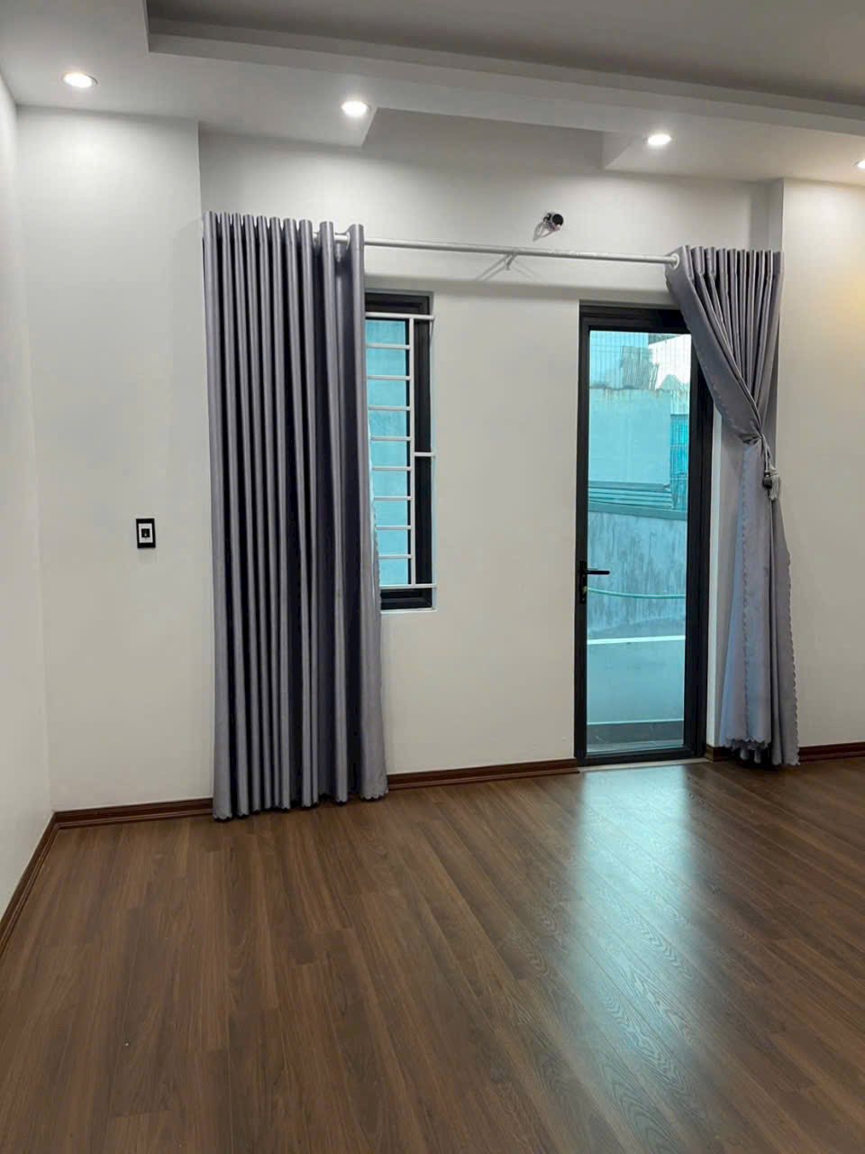 Bán căn nhà 3 tầng ngõ phố Bình Lộc, ph Tân Bình, TP HD, 80m2, 3 ngủ, sân cổng, chỉ 3.6x tỷ 8