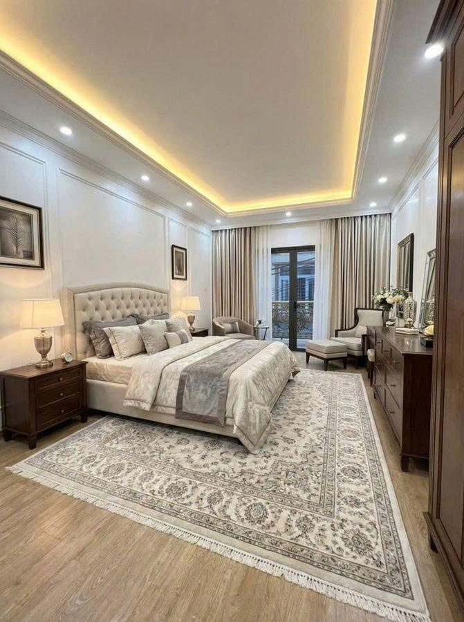 Hiếm nhà đẹp 5 tầng mặt phố Ỷ La, 53m2, mặt tiền rộng 3.9m, thang máy, vị trí đẹp, kinh doanh, giá