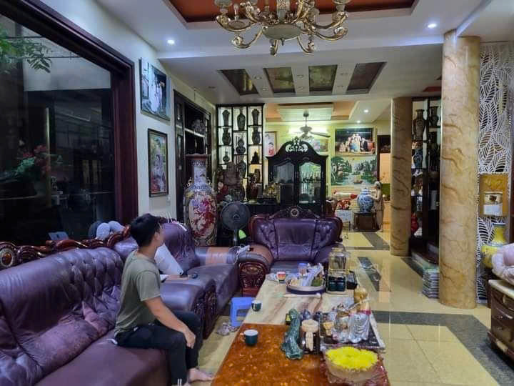 Hiếm niệt thự đẹp 4 tầng mặt phố đường 19-5, 210m2, mặt tiền rộng 10m, vị trí đẹp, kinh doanh, giá