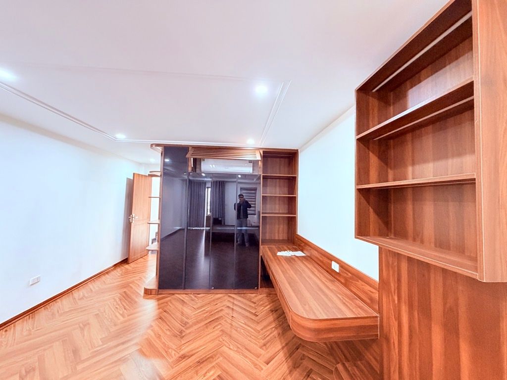 Hơn 6 tỷ nhà c4 phố trạm 35m x 3m5 oto đỗ cổng hiếm trong phân khúc. LH 0936123469 4