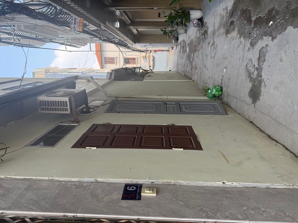 Hơn 6 tỷ nhà c4 phố trạm 35m x 3m5 oto đỗ cổng hiếm trong phân khúc. LH 0936123469 2