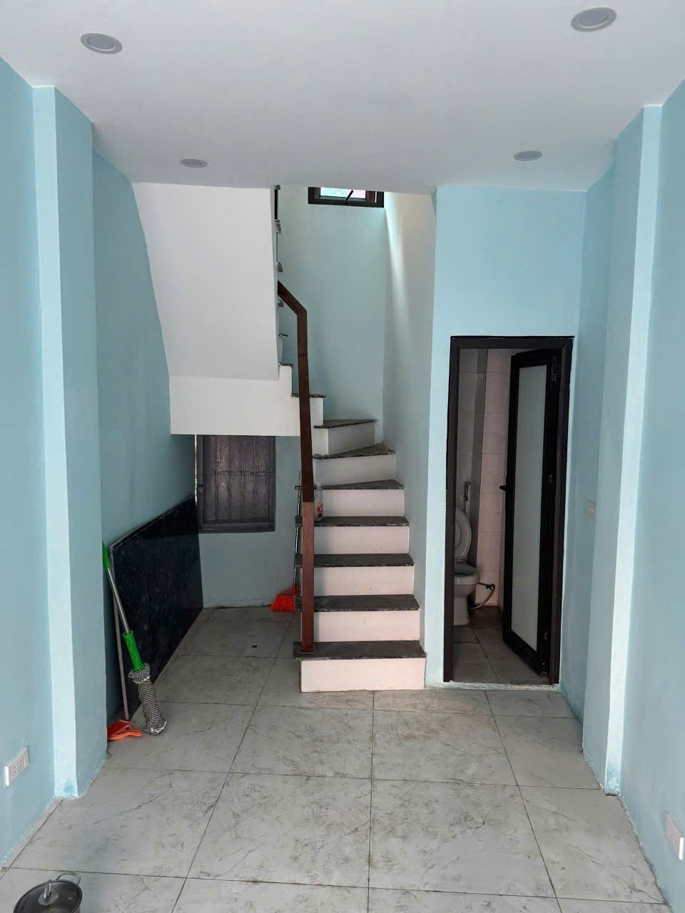 Nhỉnh 6 tỷ có nhà 20m2 xây 5 tầng MẶT PHỐ Lê Duẩn gần ngã ba Trần Nhân Tông, sổ riêng