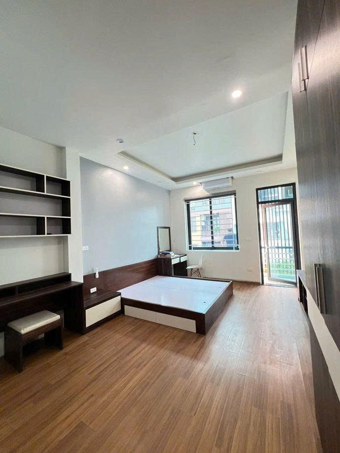 Hiếm nhà đẹp 5 tầng mặt phố Nguyễn Viết Xuân, 40m2, mặt tiền rộng 4m, thang máy, vị trí đẹp, kinh d 2