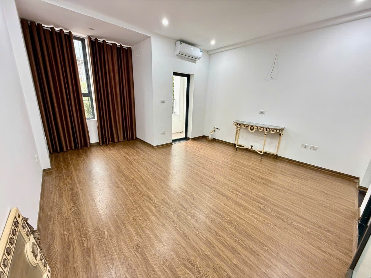 SIÊU HIẾM ! BÁN NHÀ LIỄU GIAI 34 M 5 TẦNG THANG MÁY MẶT TIỀN 4.6M Ô TÔ TRÁNH KHU VIP GIÁ 25.5 TỶ 4