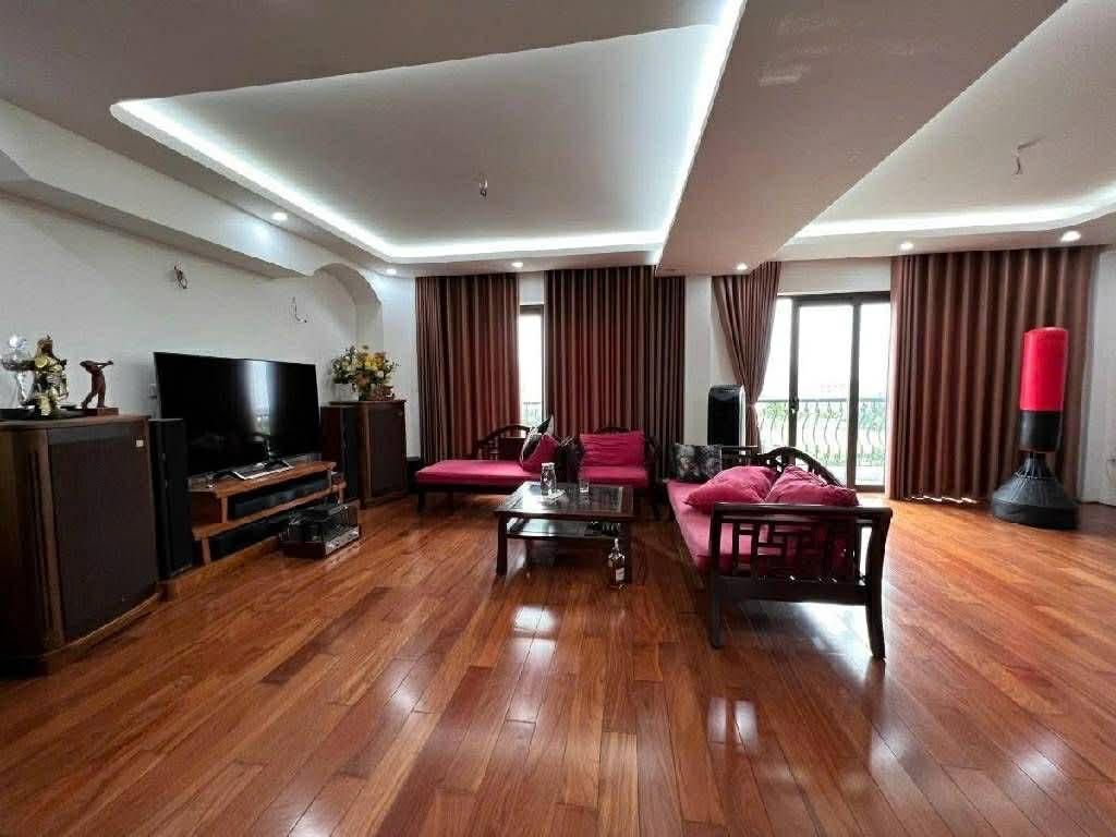 Liền kề Ngọc Thuỵ view vườn hoa, 140m x 7 tầng, MT 8m, vỉa hè rộng, đường trước nhà 10m 4