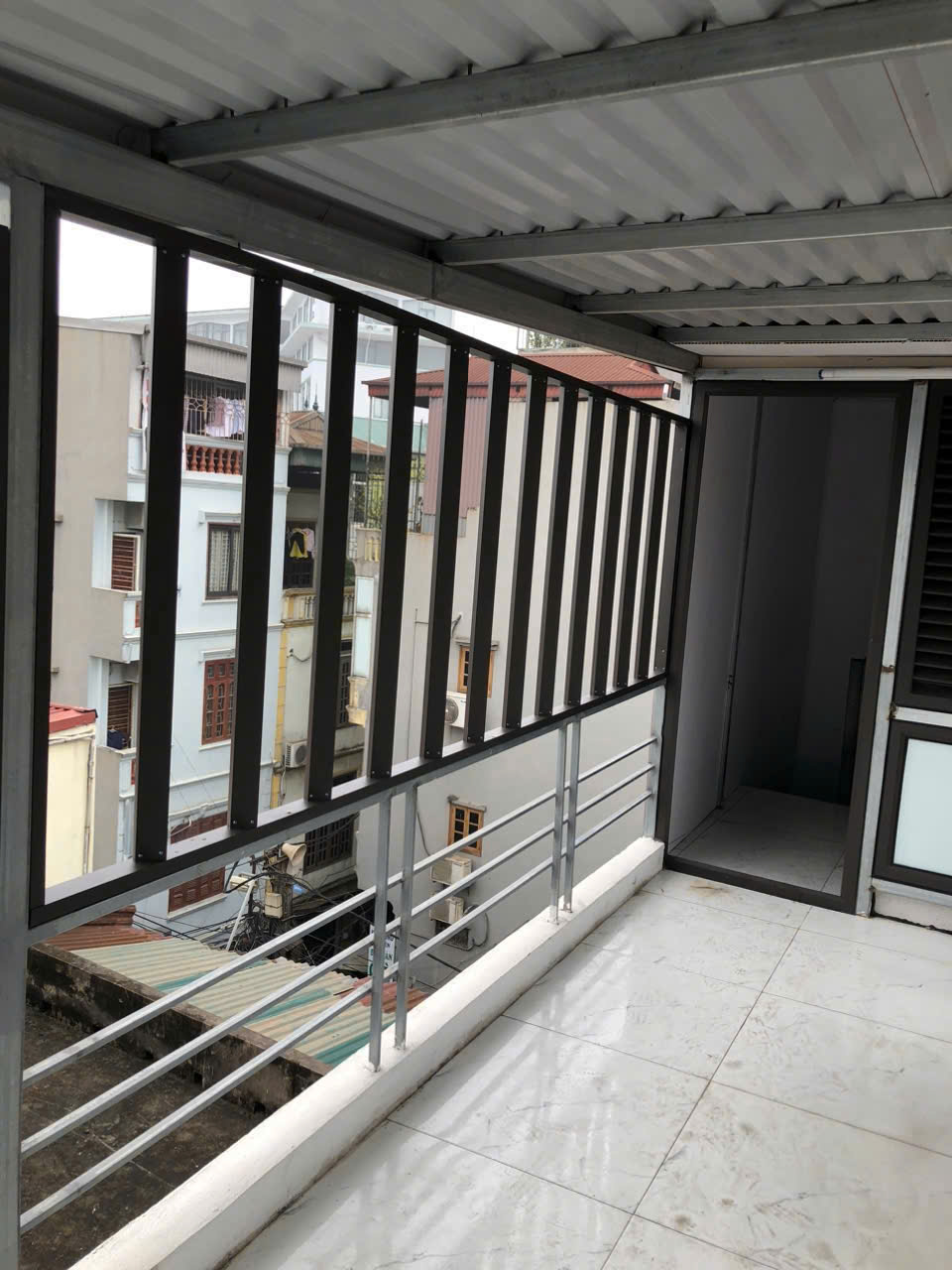 Nhỉnh 6 tỷ có nhà 20m2 xây 5 tầng MẶT PHỐ Lê Duẩn gần ngã ba Trần Nhân Tông, sổ riêng 4