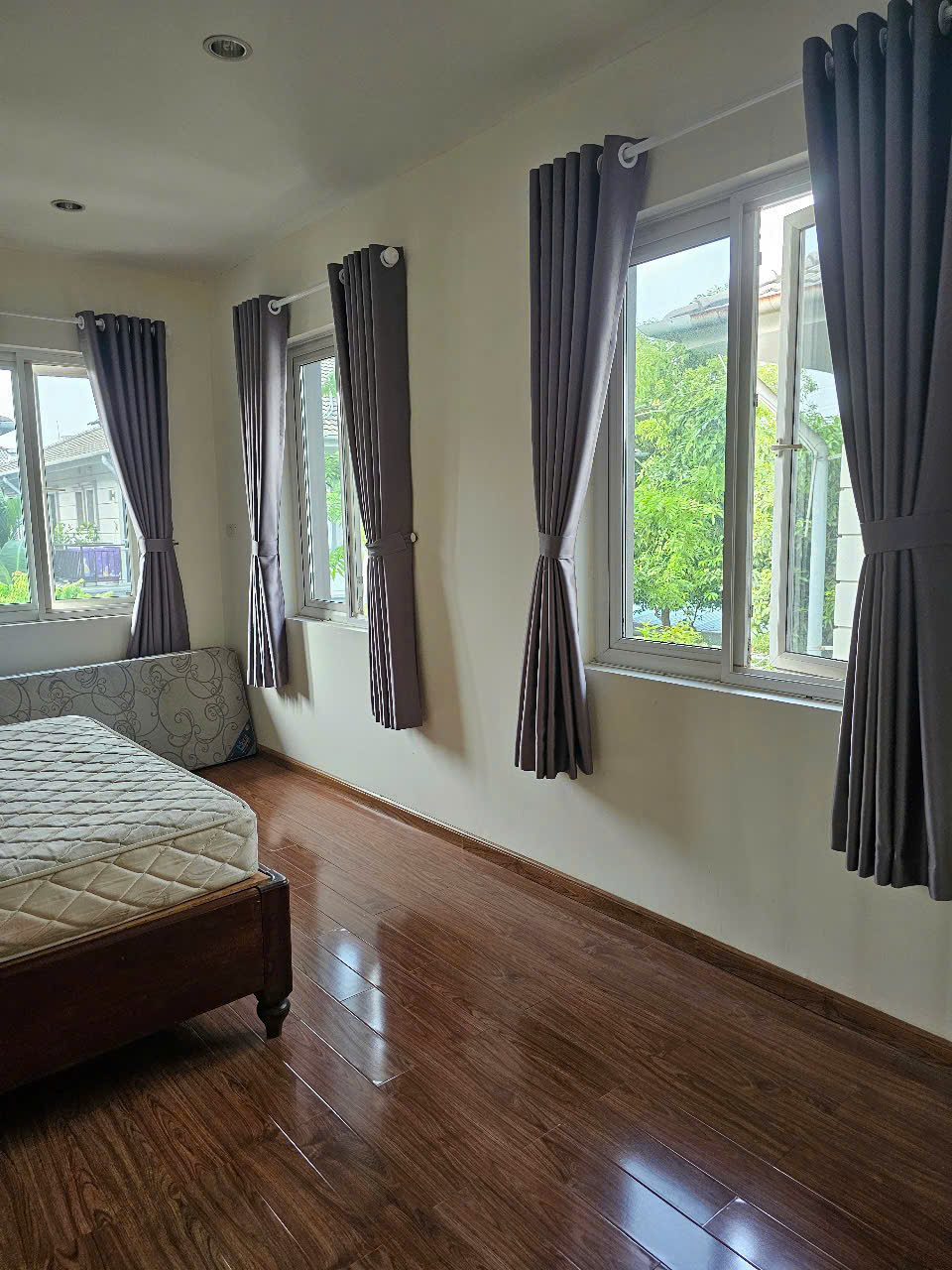 Cho thuê biệt thự Thủ Đức. Garden Home Quôc Lộ 13 liền kề Vạn Phúc City 4