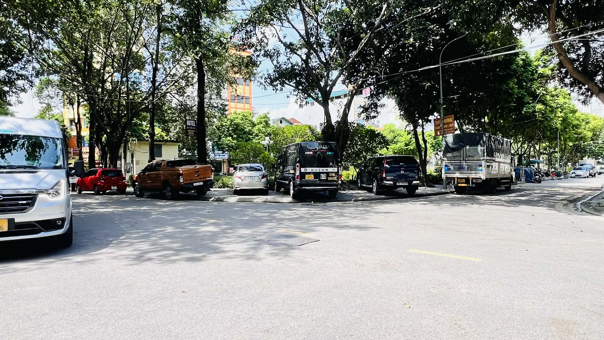 bán khách sạn Long Biên, 110m x 8 tầng, 26 phòng tiêu chuẩn, dòng tiền hơn 3 tỷ/năm 2