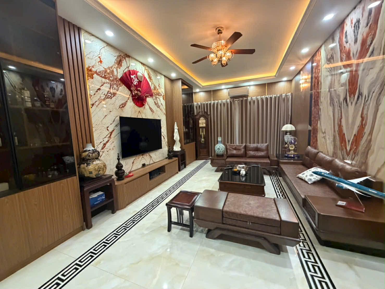 nhà đẹp Ngọc Thuỵ, 90m x 6 tầng, gara 7 chỗ, kinh doanh, gần Mipec- cầu Long Biên 3