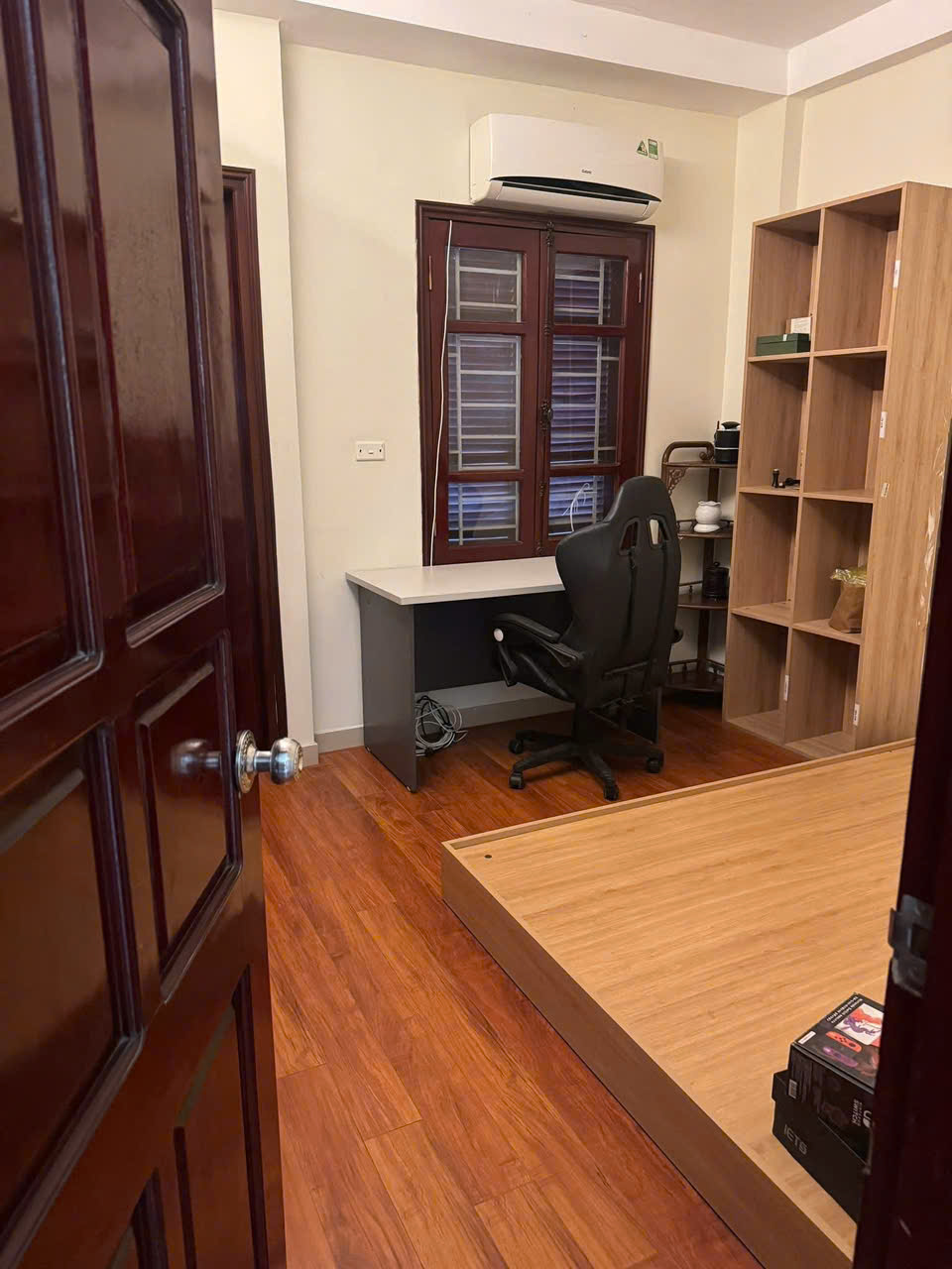 Cho thuê nhà riêng ngõ 68 đường Cầu Giấy 40m x 5T, 6PN4VS giá 16 triệu, đường 3M 2