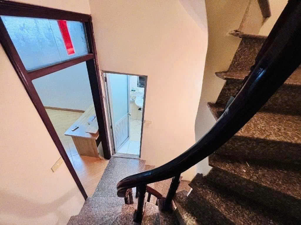 Cho thuê nhà ngõ Dương Khuê - Mai Dịch - Cầu Giấy 30M X 5T giá 13 triệu, 10M RA Ô TÔ 4