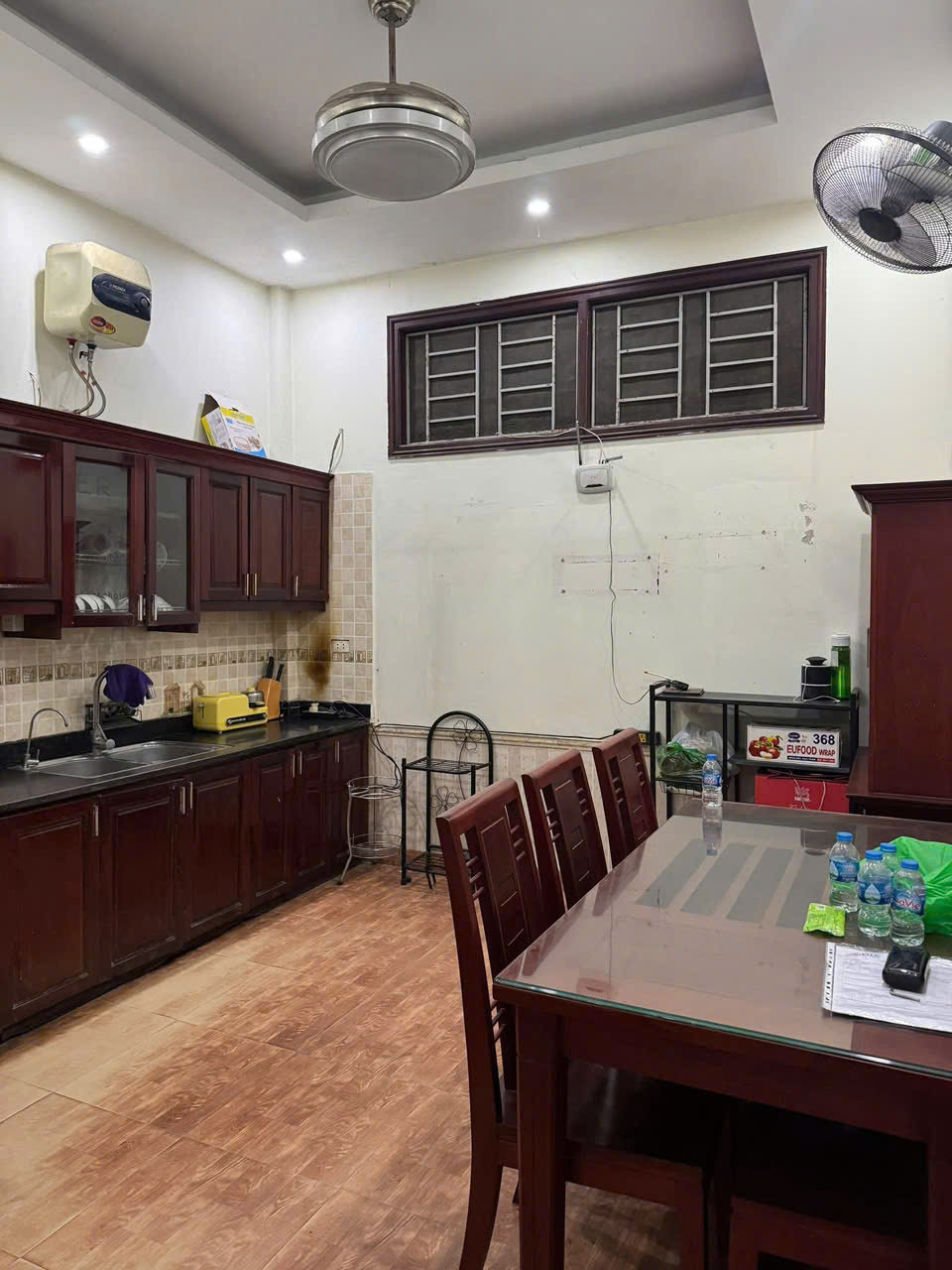 Cho thuê nhà riêng ngõ 68 đường Cầu Giấy 40m x 5T, 6PN4VS giá 16 triệu, đường 3M 5