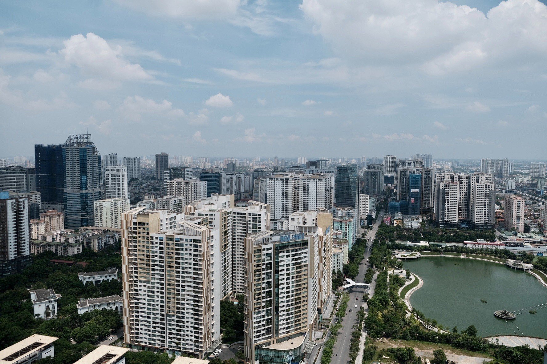 Bán căn 2 ngủ view hồ điều hòa và trường Amsterdam - SẴN SLOT OTO