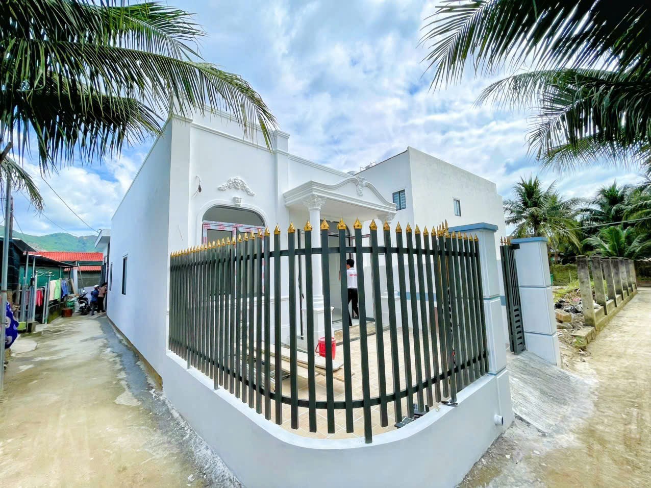 Bán nhà Diên Điền thôn Trung 3 mới xây gần Hương Lộ 5 - dân cư đông đúc