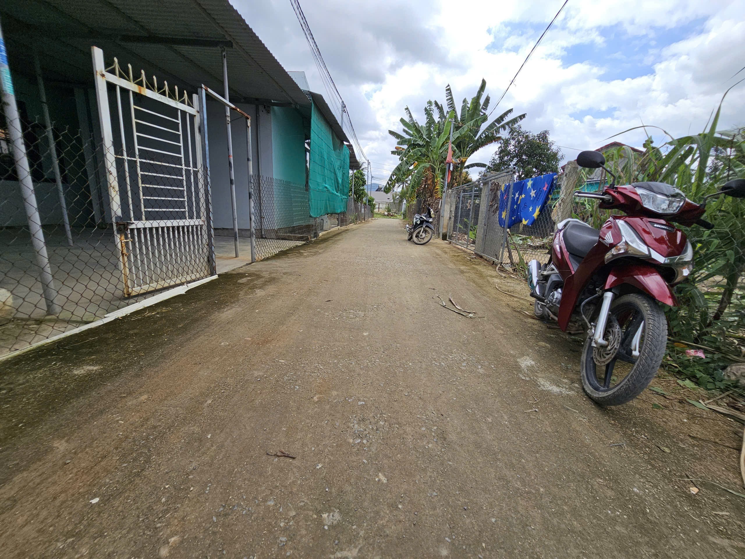 Bán đất Diên Toàn full thổ gần chợ Đông Dinh đường thông bên hông Cafe Sol Vàng 3