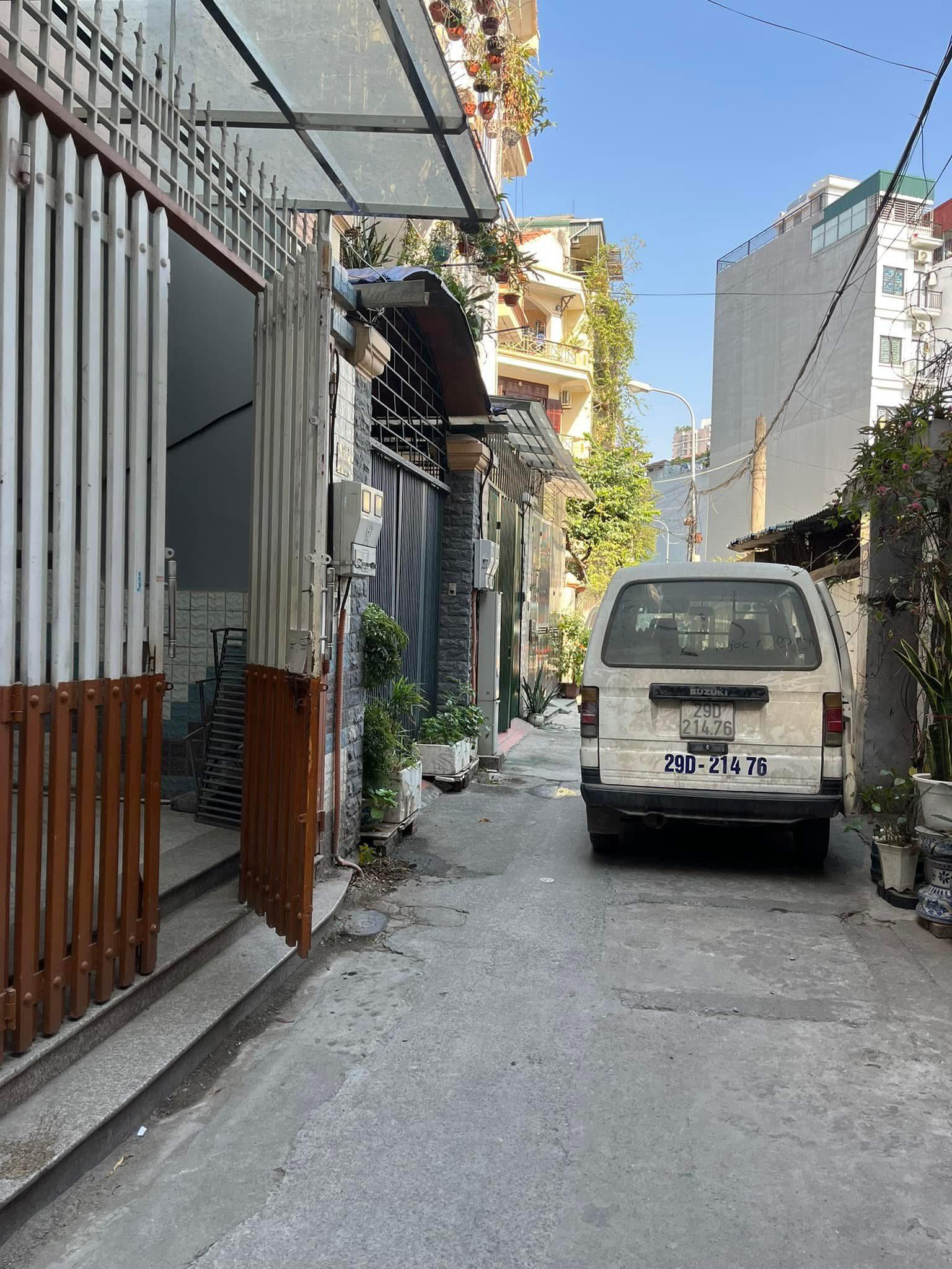 Cần cho thuê nhà riêng phố Quan Hoa, Cầu Giấy 55m x 5T giá 18 triệu Ô TÔ ĐỖ CỬA 3