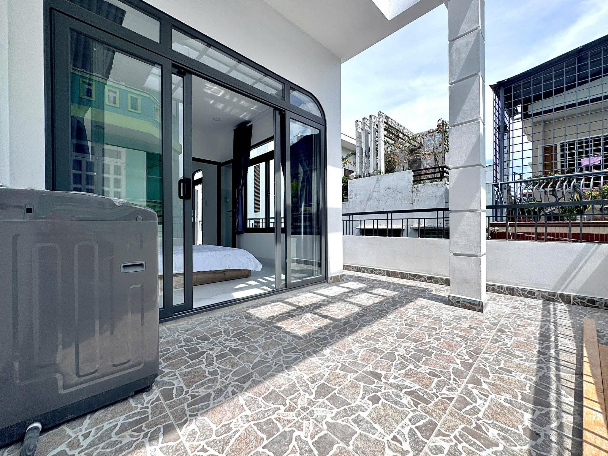 NHÀ 3 TẦNG 6PN FULL NT - LÊ VĂN DUYỆT - 71m2 NGANG 18m - HXH 6m - 13 TỶ 9