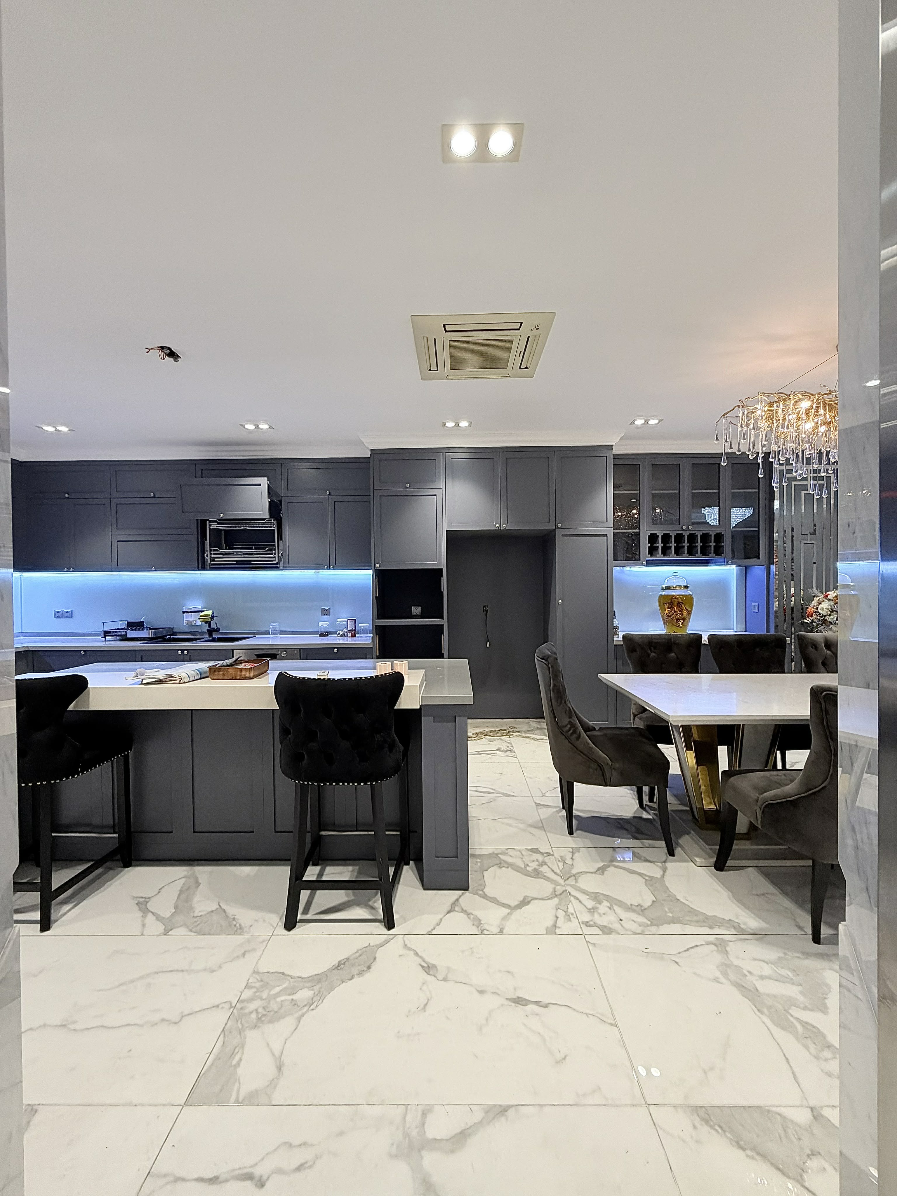 BIỆT THỰ HỒ VĂN HUÊ 114m2 (7.1 x 16) - 7 TẦNG THANG MÁY - 45 TỶ 9