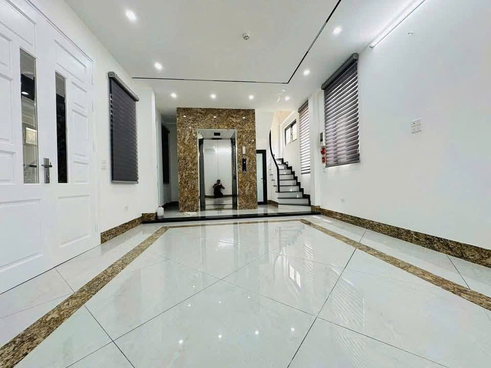 Cho thuê nhà riêng ngõ 81 Trung Kính, Cầu Giấy 40m x 5T THANG MÁY giá 25 triệu