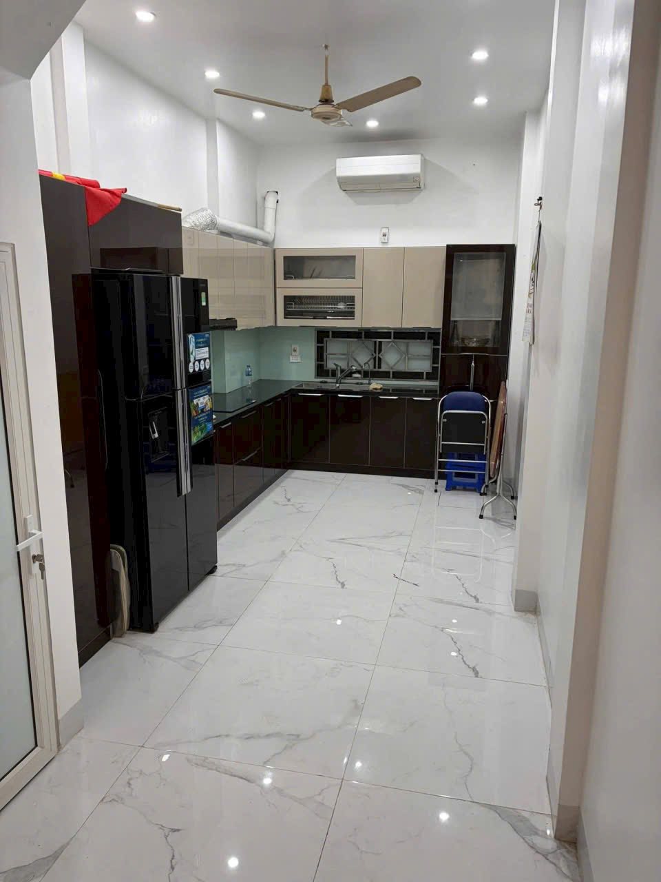 Cho thuê nhà Ô TÔ DÙNG ĐỖ 24/7 phố Trung Kính, Cầu Giấy 65m x 5T giá 36 triệu