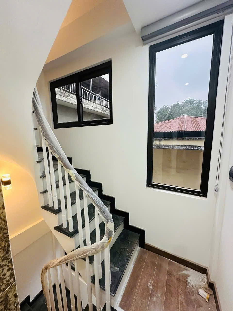 Cho thuê nhà riêng ngõ 81 Trung Kính, Cầu Giấy 40m x 5T THANG MÁY giá 25 triệu 5