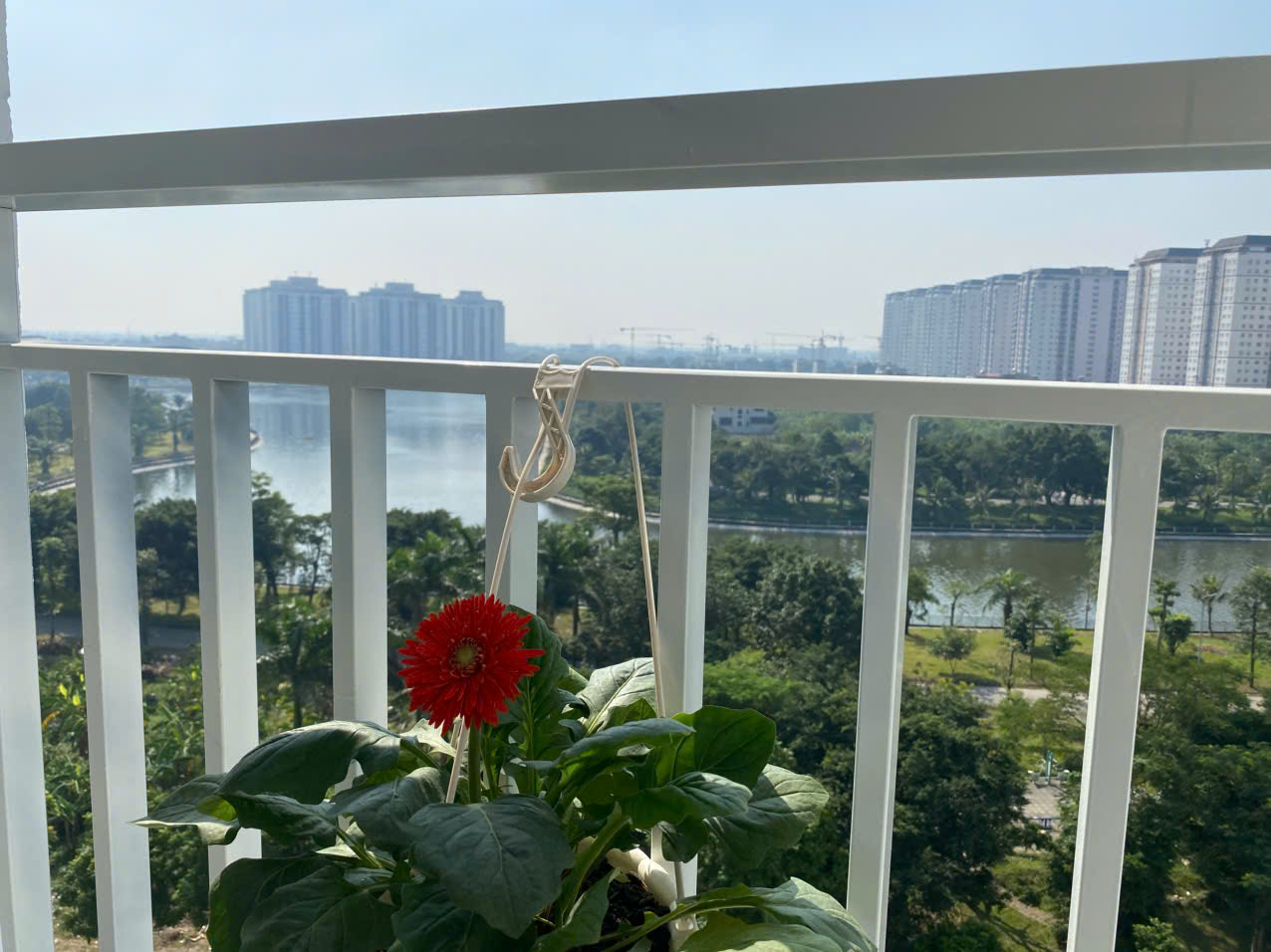 Cần bán căn hộ GÓC tầng Trung, hướng view hồ 2PN tại Thanh Hà Mường Thanh 4