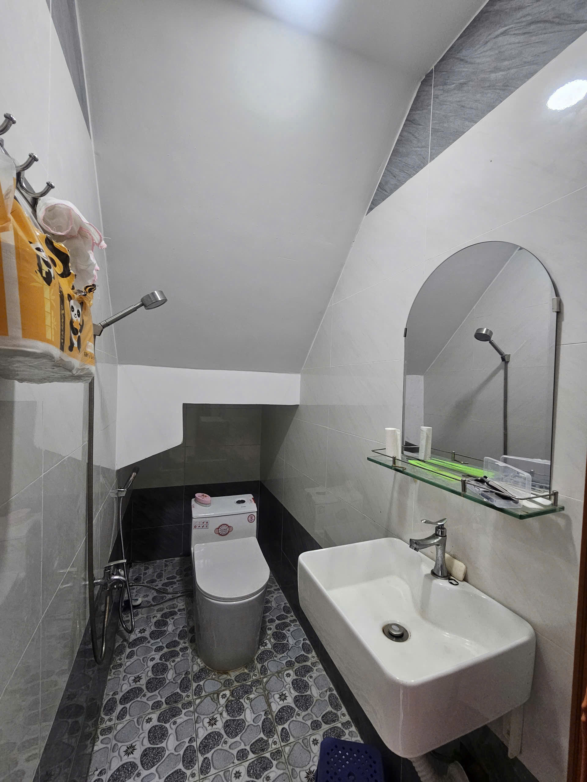 KẾ CHỢ TÂN HƯƠNG - HẺM 5M - 33m2 (4.1x8) - 2 TẦNG BTCT - GIÁ 4.2 TỶ 3