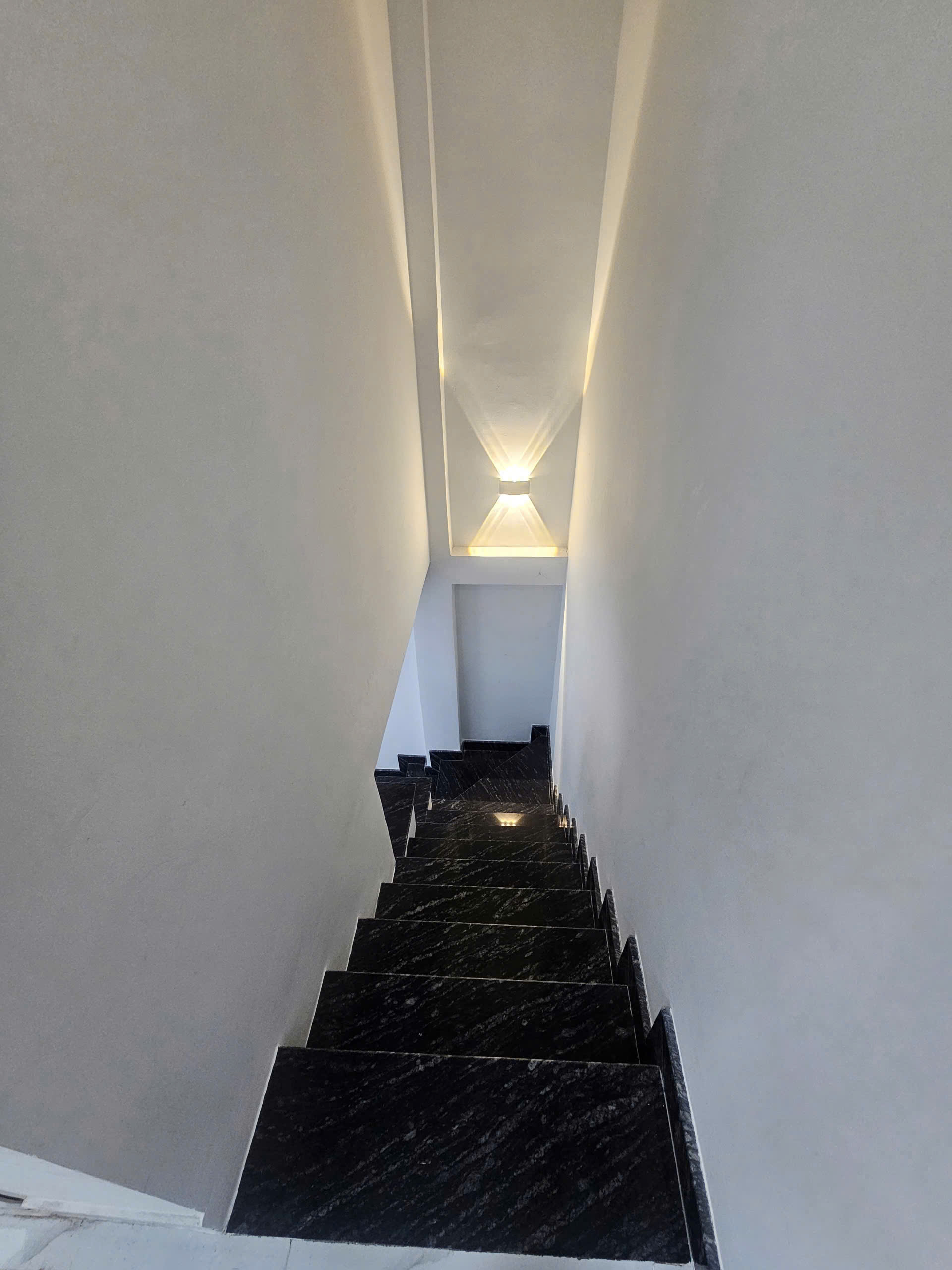 KẾ CHỢ TÂN HƯƠNG - HẺM 5M - 33m2 (4.1x8) - 2 TẦNG BTCT - GIÁ 4.2 TỶ 4