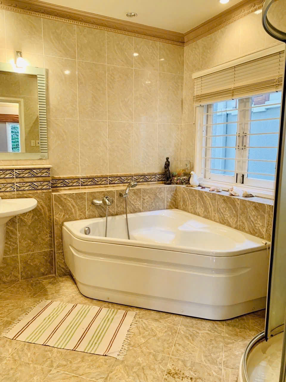 Cho thuê Biệt thự Phường Thảo Điền, Quận 2, Diện tích 325m², Giá Thương lượng