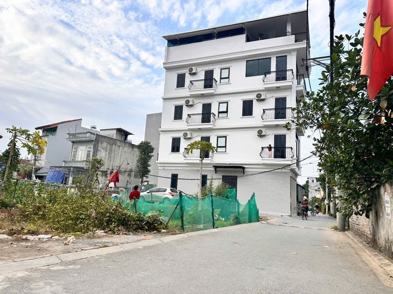 Cần bán 59m2 đất mặt đường Lê Xá, Bát Tràng. Đường thông ô tô 16 chỗ, cách vin chỉ 500m