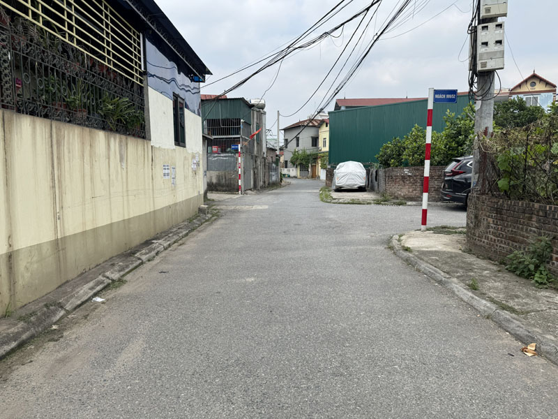 Cần bán 107m2 nhà 3 tầng ngay gần trường cấp 1 2 Đông Dư. Đường ô tô tránh đỗ trước cửa 3