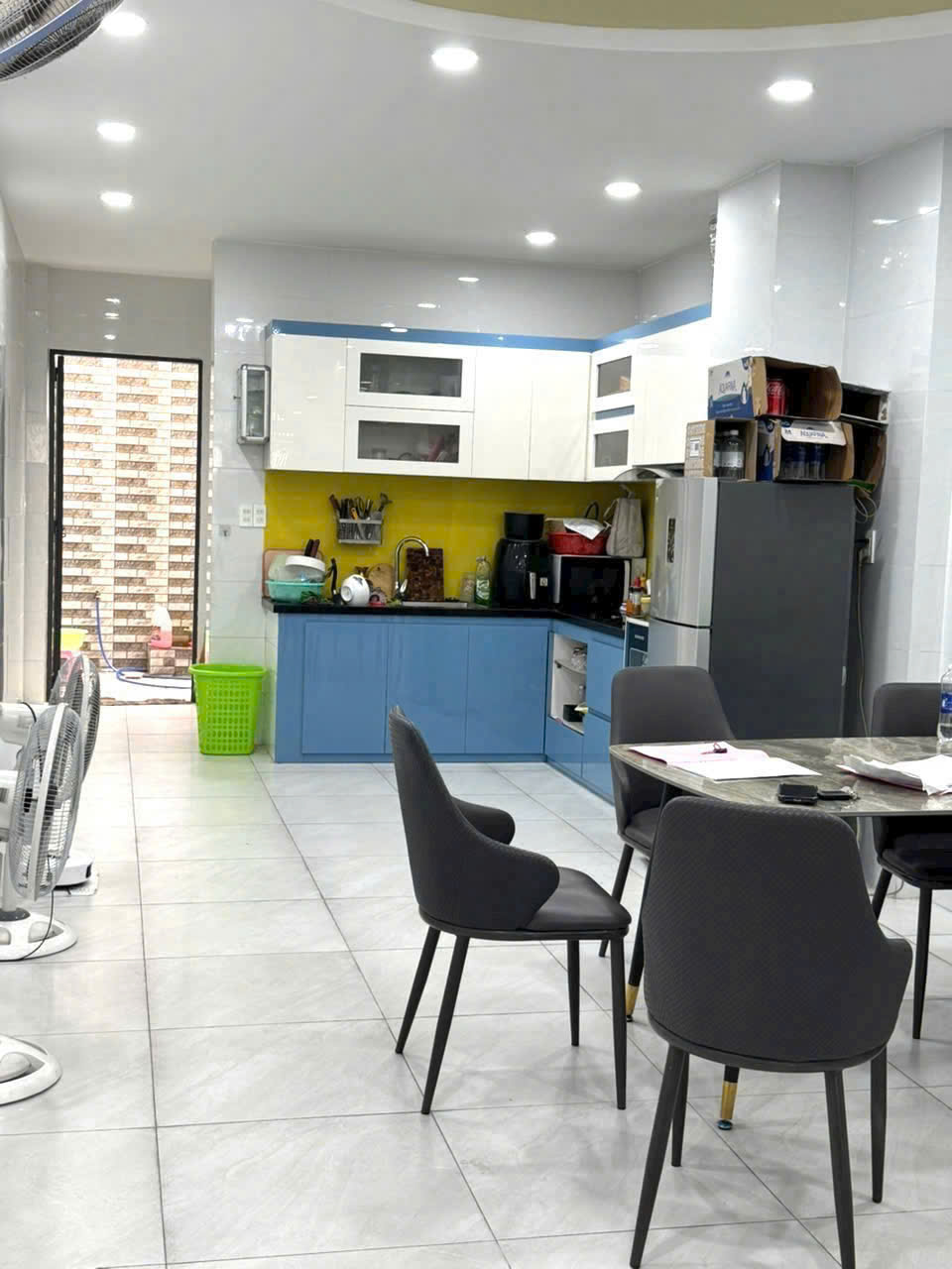 Bán nhà hẻm đường số 3, Bình Hưng Hòa , dt 83m2 , 2 lầu , 3pn , 3wc , 2 sân thượng giá 5,9 tỷ 5