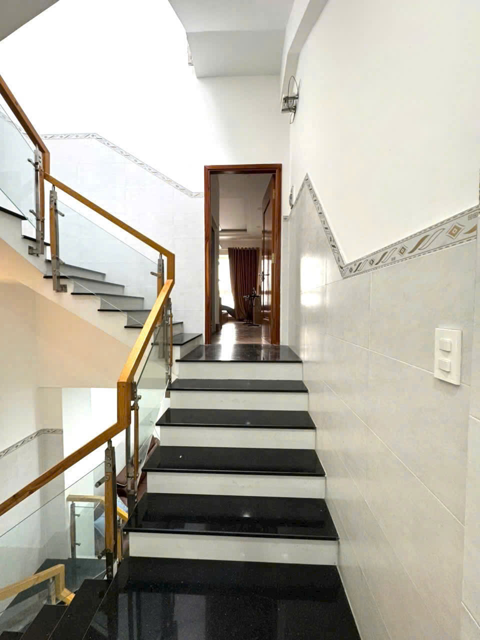 Bán nhà hẻm đường số 3, Bình Hưng Hòa , dt 83m2 , 2 lầu , 3pn , 3wc , 2 sân thượng giá 5,9 tỷ 6