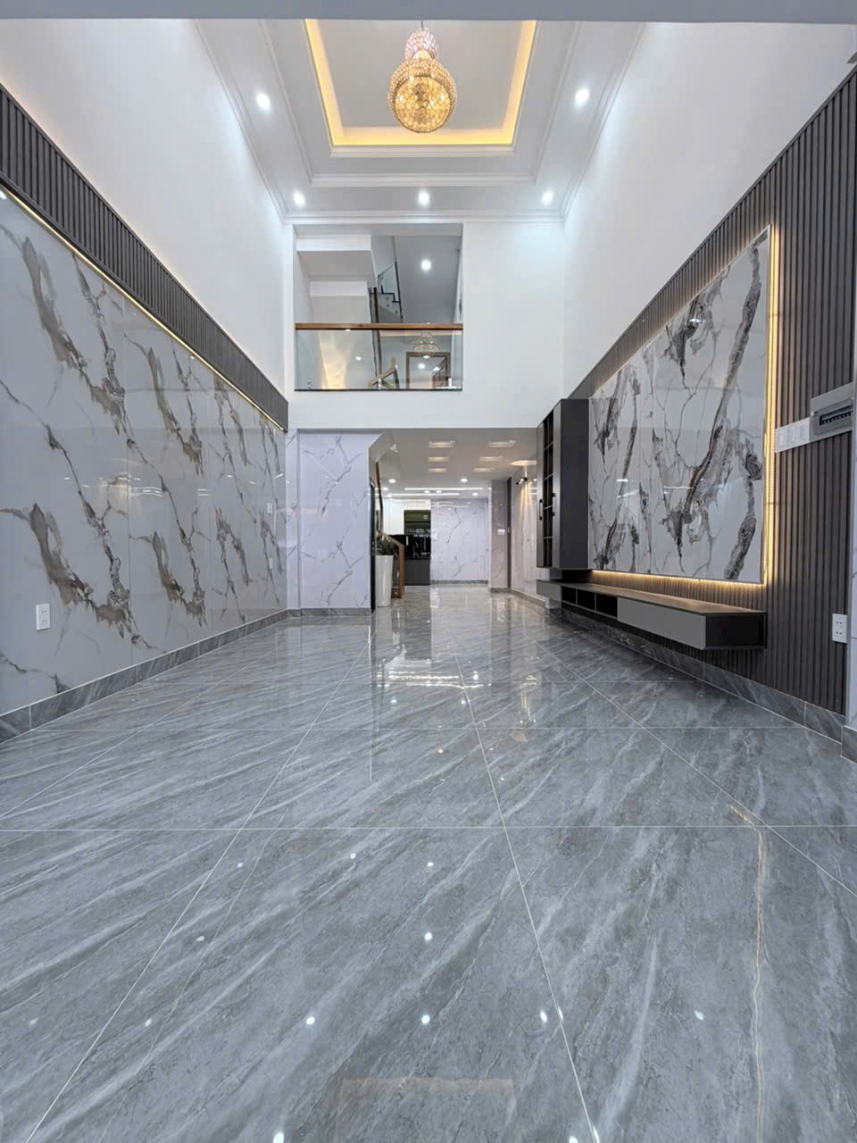 Bán nhà hẻm Nguyễn Hữu Tiến , Tây Thạnh dt 64m2 , 2 lầu , 4pn , 5wc , nội thất hiện đại giá 10,5 tỷ 2