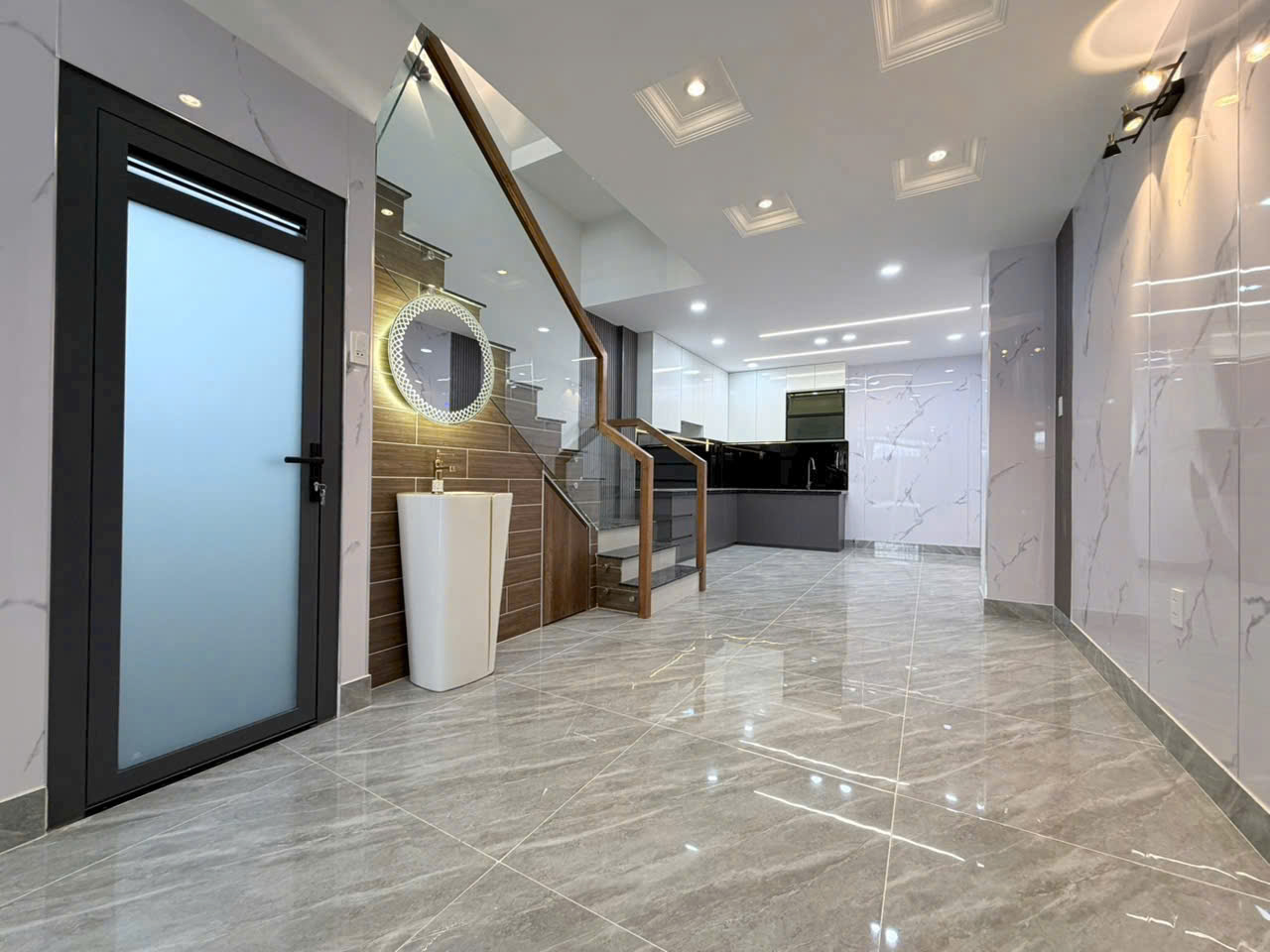 Bán nhà hẻm Nguyễn Hữu Tiến , Tây Thạnh dt 64m2 , 2 lầu , 4pn , 5wc , nội thất hiện đại giá 10,5 tỷ 3