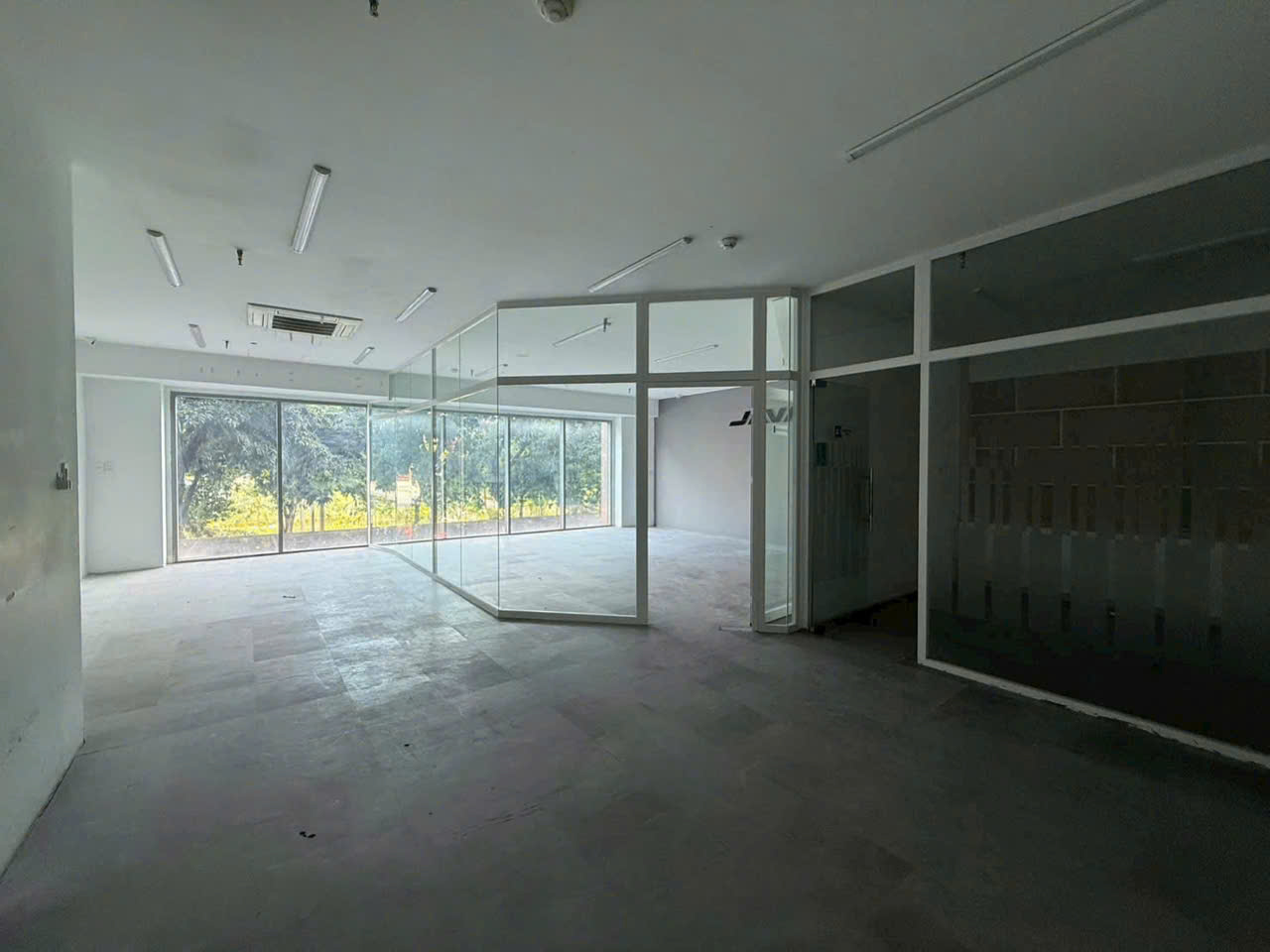 Cho thuê Nhà mặt tiền Phường Thủ Thiêm, Quận 2, Diện tích 99m², Giá 140 Triệu/tháng