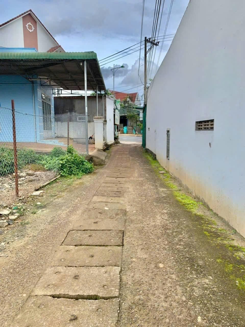 Bán 726m2  Thị Trấn Liên Nghĩa - xã Đức Trọng - Lâm Đồng giá 9 tỷ 3