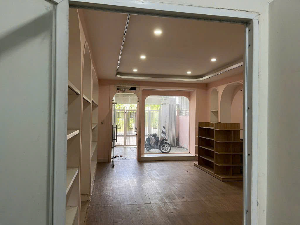 Cho thuê Nhà mặt tiền Phường Phước Long B, Quận 9, Diện tích 132m², Giá Thương lượng 2